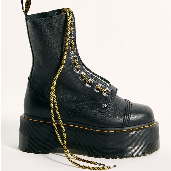Dr Martens Sinclair max zip front boots. Iconic - Picture 7 of 9
